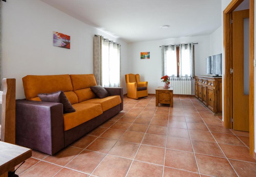 Hostal Antiguo Hospital Linares de Mora Exterior photo