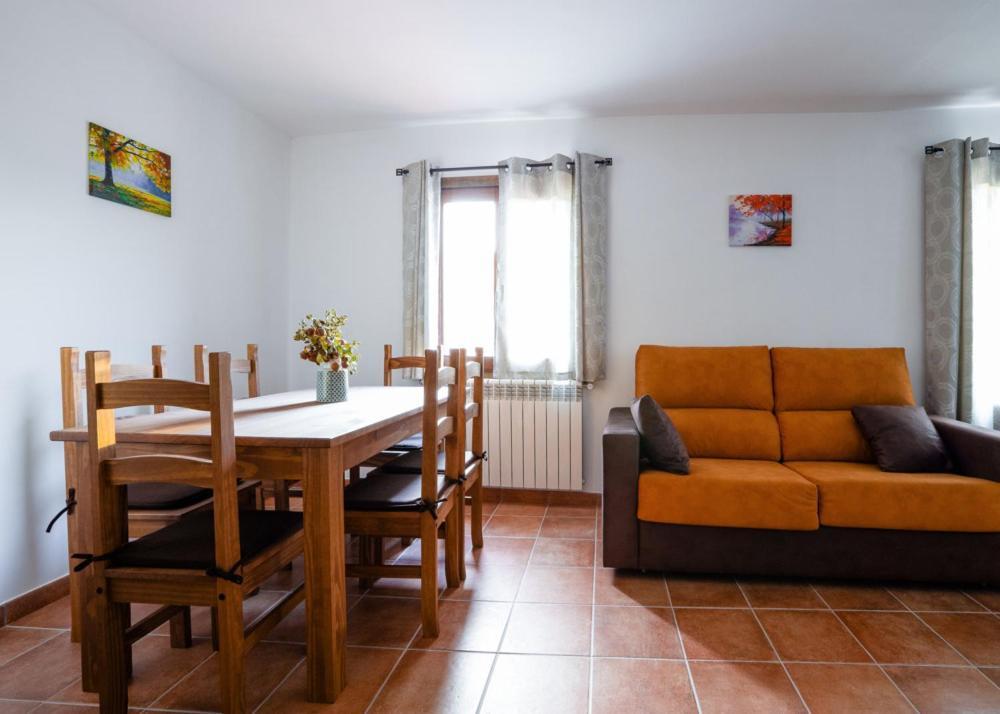 Hostal Antiguo Hospital Linares de Mora Exterior photo