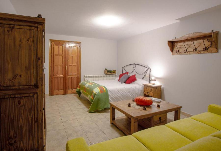 Hostal Antiguo Hospital Linares de Mora Exterior photo
