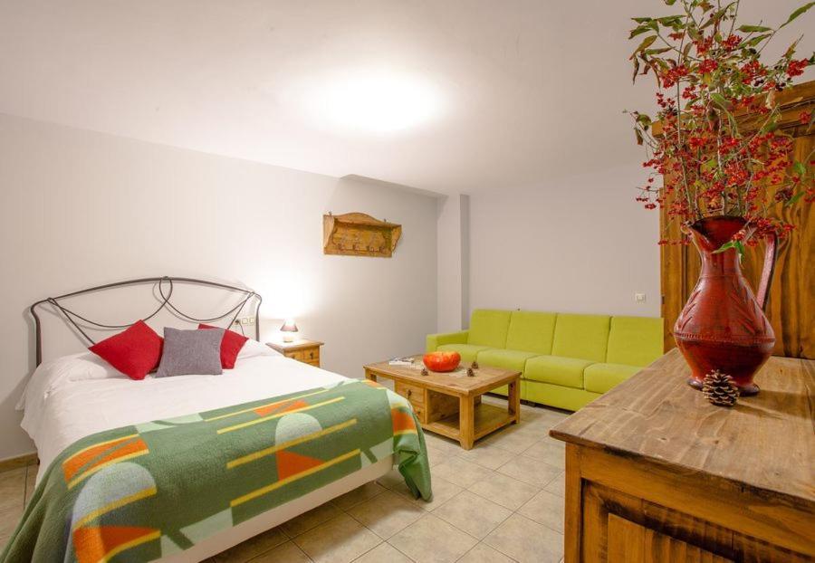 Hostal Antiguo Hospital Linares de Mora Exterior photo