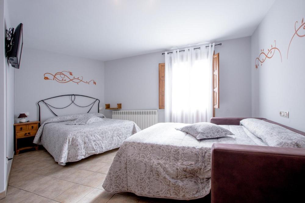 Hostal Antiguo Hospital Linares de Mora Exterior photo