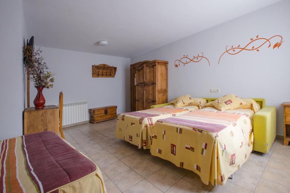 Hostal Antiguo Hospital Linares de Mora Exterior photo