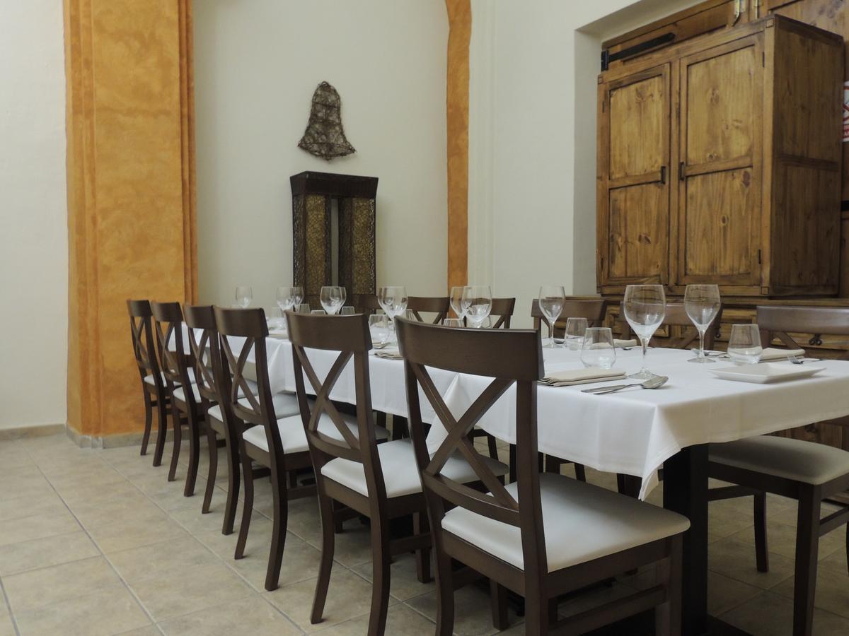 Hostal Antiguo Hospital Linares de Mora Exterior photo
